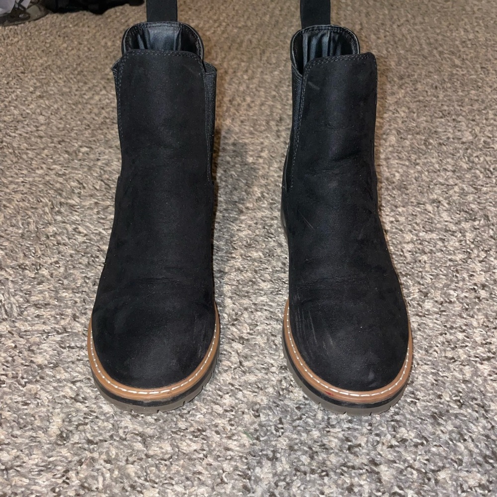 BLACK BOOTIES